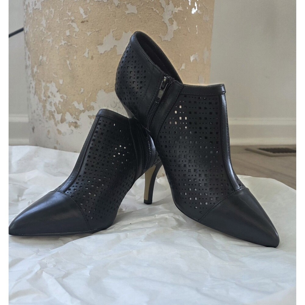 Bella Vita Black Leather Perforated Pointed Toe Booties Size Unmarked NWOB